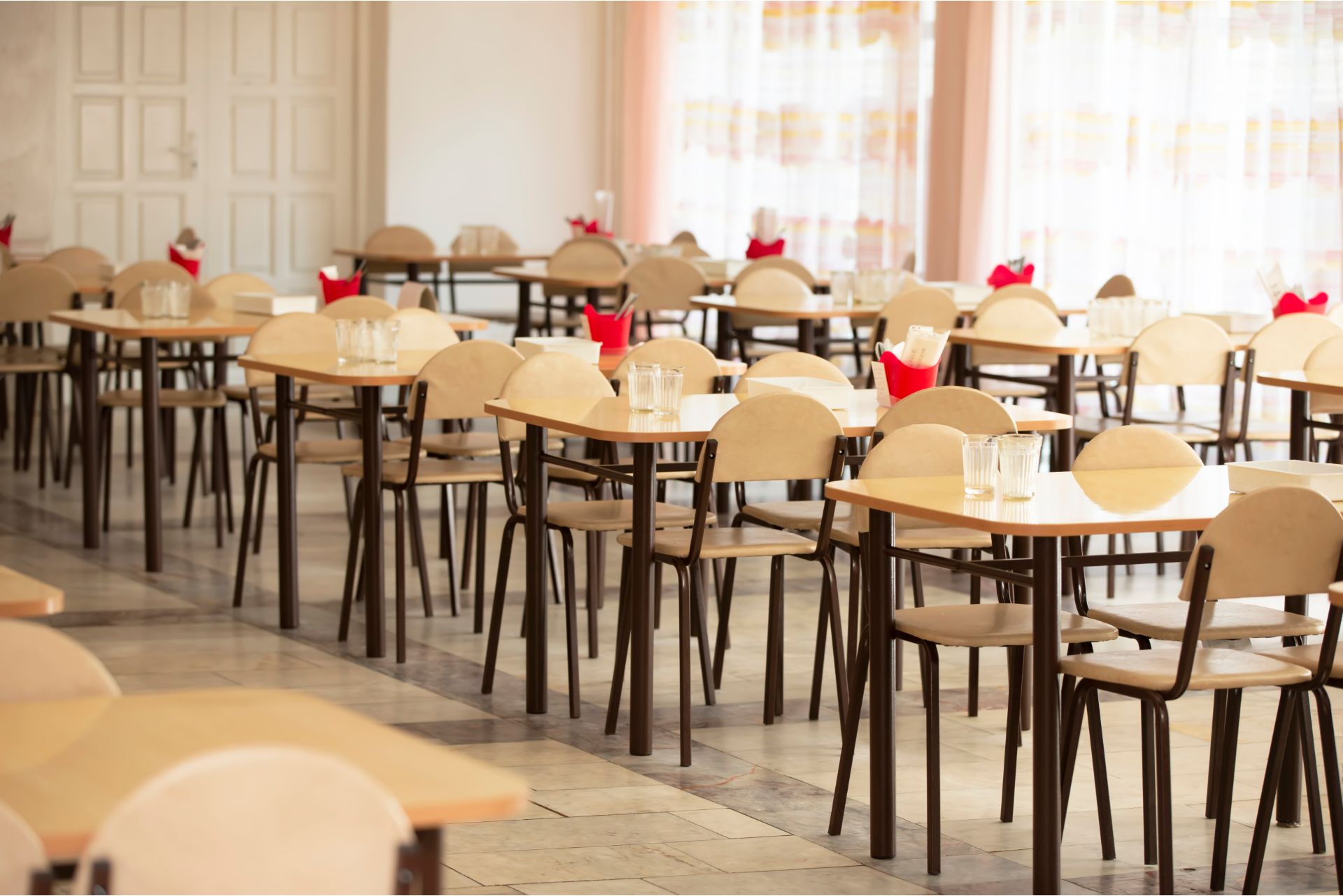 Plastica nel pane: gravissima situazione nelle mense scolastiche a Milano